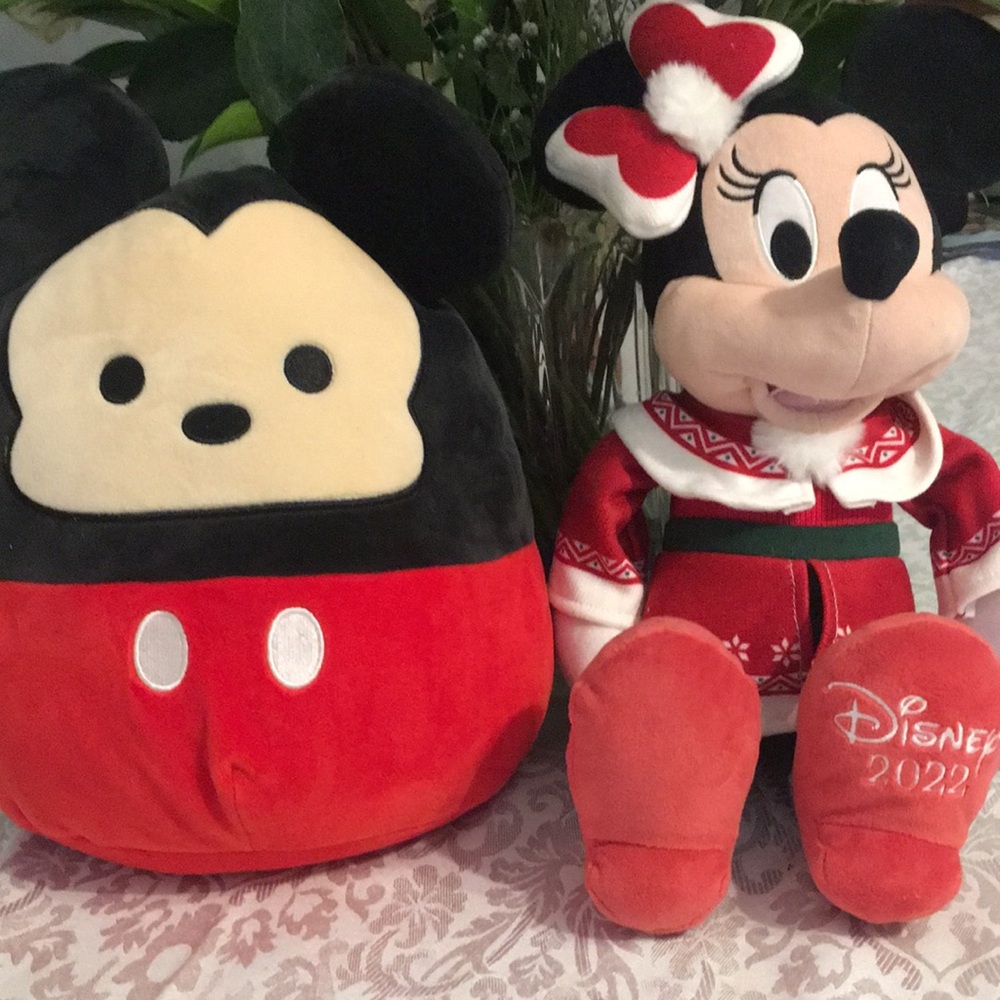Disney Minnie Mouse Plush Toy - Red & Black Holiday Outfit